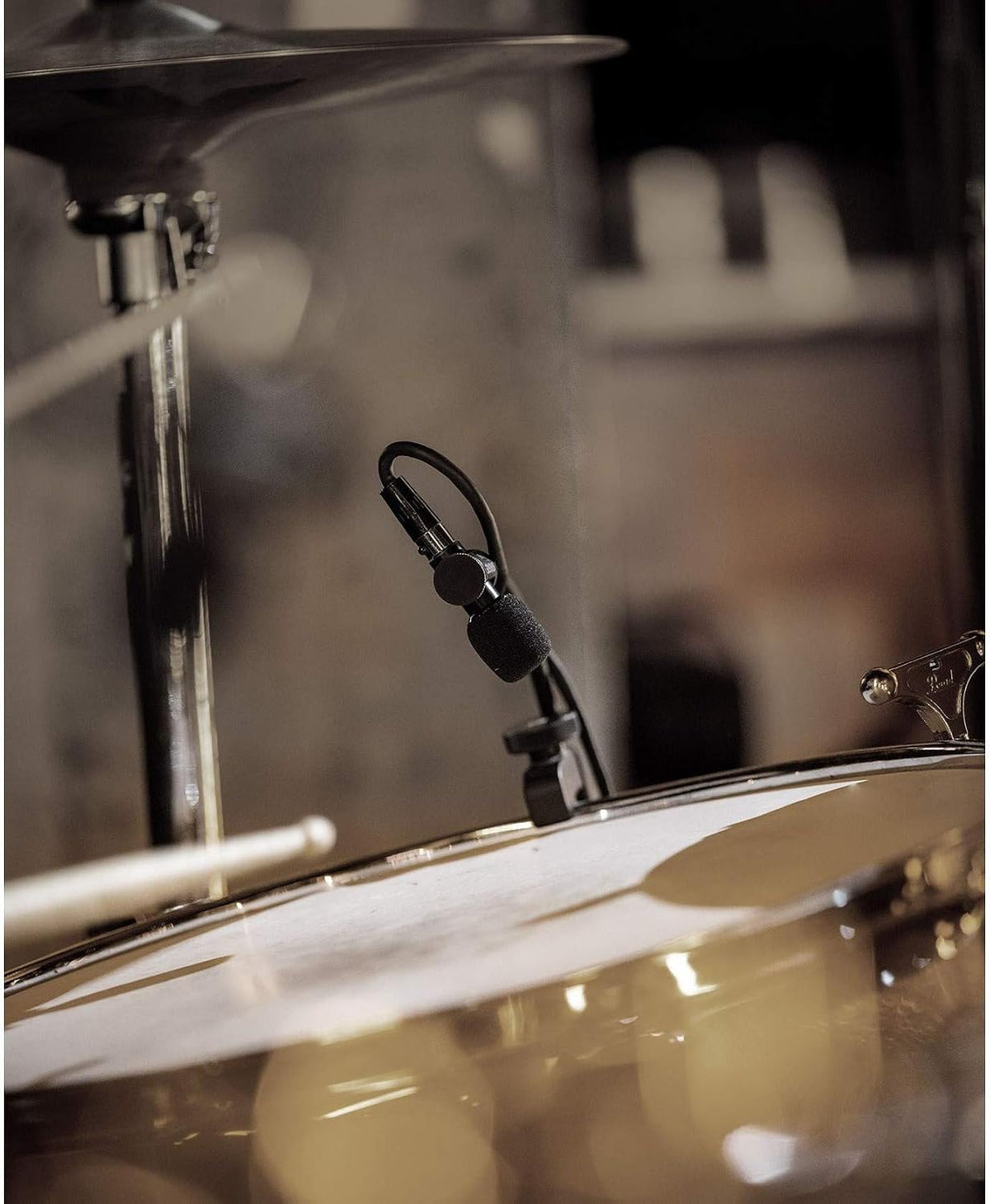 Shure BETA 98AD/C Drum Microphone - Miniature Cardioid Condenser Mic with RPM626 in-Line Preamplifier, A98D Drum Mount for Secure Placement and C98D 15' Cable - Ideal for Snares, Toms and Percussion