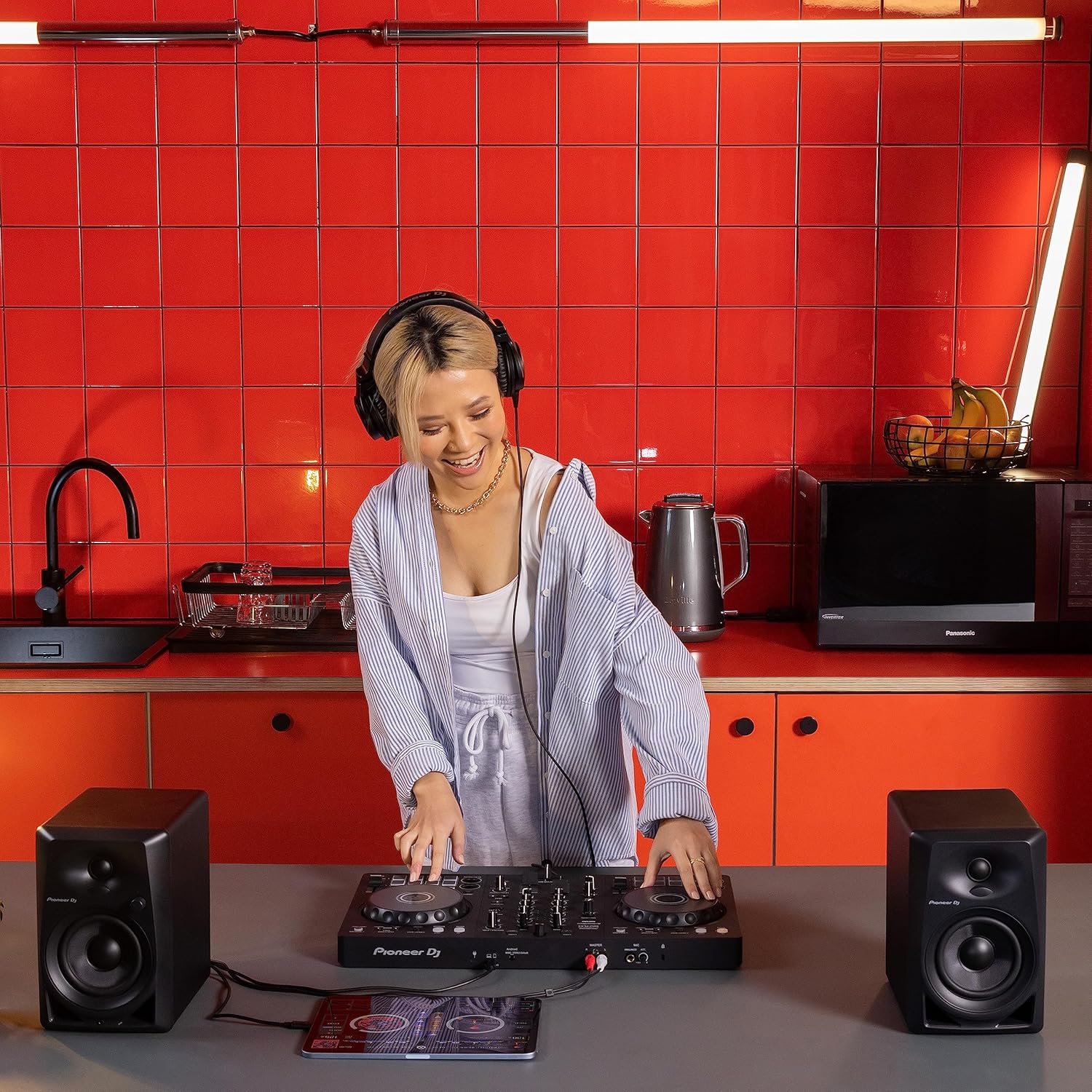 Pioneer DJ DDJ-FLX4 2-deck Rekordbox and Serato DJ Controller - Graphite